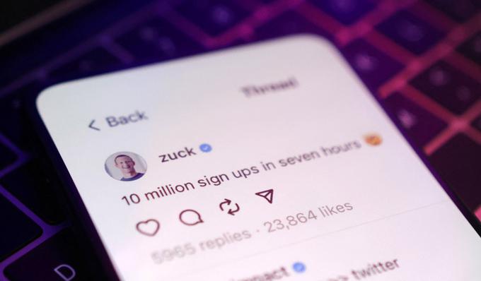 Mark Zuckerberg je v prvih urah javne uporabe svojega novega družbenega omrežja poročal predvsem o številu uporabnikov, ki so se že pridružili platformi. | Foto: Guliverimage