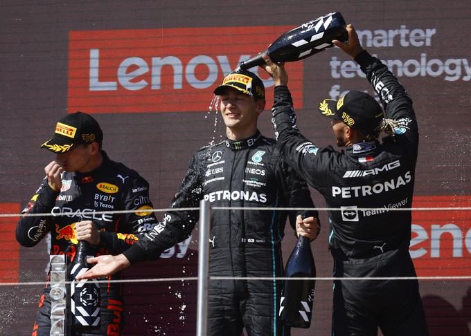 Mercedesova dirkača sta slavila prve dvojne stopničke v sezoni. | Foto: Reuters