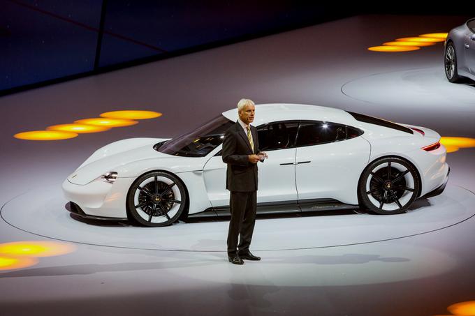 Matthias Müller, lani v tem času še šef Porscheja, danes pa prvi mož koncerna Volkswagen, je zagovornik elektrike, s katero ima v koncernu, ki ga vodi, velike načrte. | Foto: Porsche