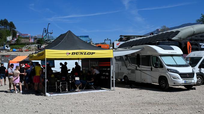 Avtodom, prikolica in tenda. Ekipa TEM JP253 KTM dokazuje, da ni vse v velikih tovornjakih. | Foto: Matej Podgoršek