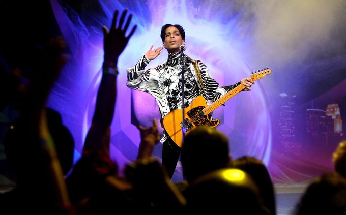 Prince bi moral že leta 2005 na zamenjavo kolka, a je operacijo odklonil. Zato je bil odvisen od protibolečinskih tablet. | Foto: 