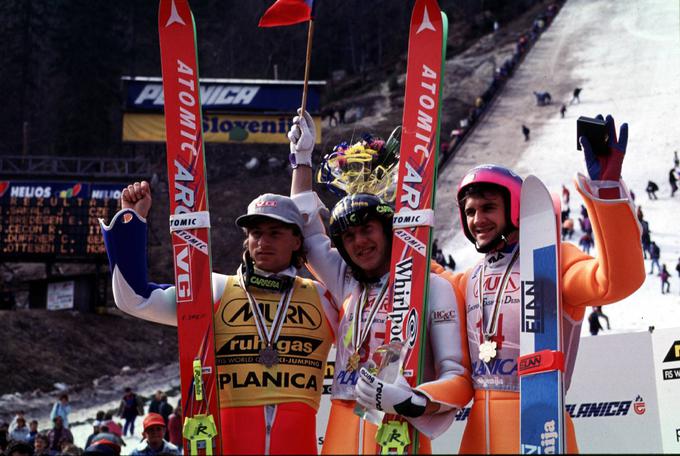 Roberto Cecon je na svetovnem prvenstvu v poletih leta 1994 v Planici zaradi togega pravila osvojil bron, čeprav bi po metrih moral osvojiti srebro. Espen Bredesen, ki je uradno končal na drugem mestu, mu je na koncu predal srebrno odličje. | Foto: Guliverimage/Vladimir Fedorenko