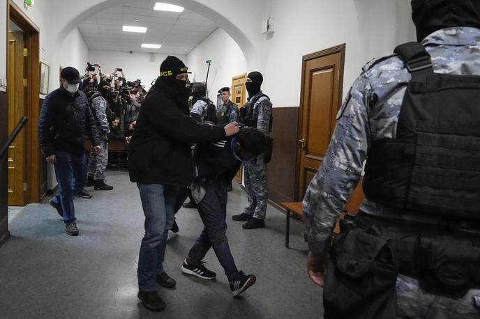 ruska policija aretacije | Že od napada dalje Rusija išče povezave z Ukrajino, tudi po tem, ko je odgovornost za napad prevzela Islamska država. | Foto Guliverimage