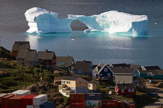 Če bi se stalil ves led na Grenlandiji, bi se gladina svetovnih morij po napovedih znanstvenikov dvignila za do šest metrov (vir: NSIDC). | Foto: Reuters
