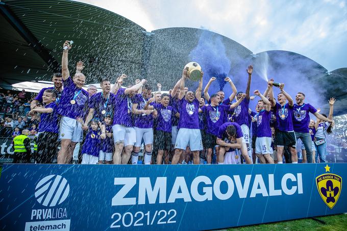 Mariborčani so postali državni prvaki po treh sušnih letih. | Foto: Blaž Weindorfer/Sportida
