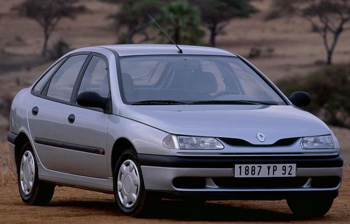 Renault je jeseni leta 1993 predstavil prvo laguno in jo nato začel prodajati leto pozneje. Bila je naslednik modela renault 21, njo pa je nasledil talisman. Oba modela sta pri Renaultu že zgodovina.  | Foto: Renault