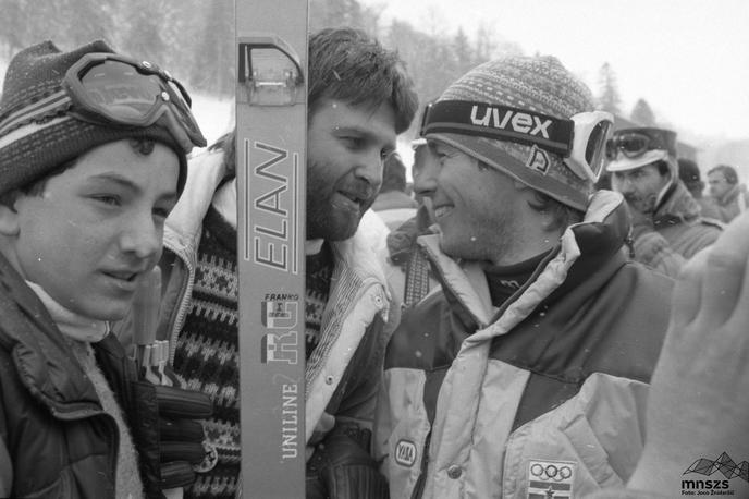 Andrej Šifrer | Andrej Šifrer je bil med tistimi srečneži, ki so olimpijske igre v Sarajevu imeli priložnost spremljati v živo. Fotografija je bila posneta na smučišču Bjelašnica na dan, ko je Jure Franko osvojil prvo zimsko olimpijsko medaljo za Jugoslavijo in Slovenijo.