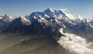 Letošnja četrta smrtna žrtev vzpona na Mount Everest