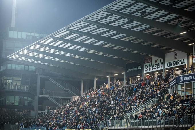 Stadion Z'dežele bo v nedeljo popoldan, derbi vodilnih se začenja ob 15. uri, nadpovprečno poln. | Foto: Jure Banfi/alesfevzer.com