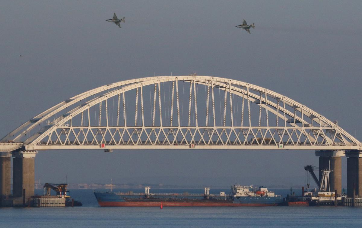 Kerška ožina, Črno morje | Zelenski je dejal, da Moskva od začetka invazije na Ukrajino februarja 2022 blokira ukrajinska črnomorska pristanišča in uničuje njihovo infrastrukturo, kar povzroča motnje na svetovnem trgu s hrano. | Foto Reuters