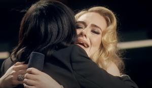 Adele zaradi presenečenja v jok #video