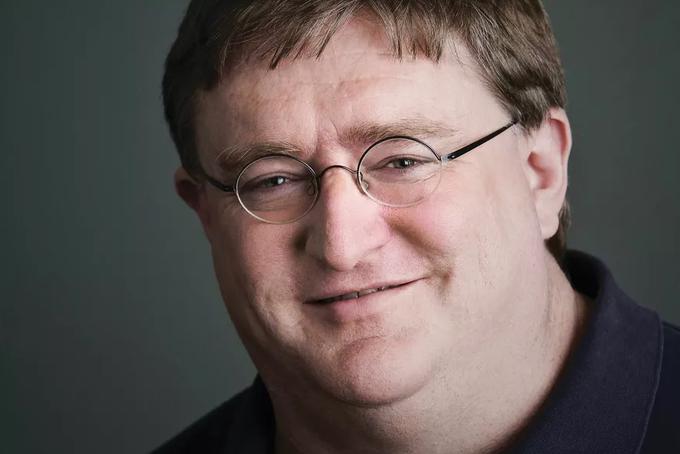 Podjetje Valve vodi Gabe Newell (na fotografiji), ki pri 55 letih že velja za legendo in za eno najvplivnejših oseb v industriji računalniških iger v zadnjih dveh desetletjih. Newell je razvil igri Half-Life in Half-Life 2, ki po mnenju mnogo kritikov spadata med najboljše vseh časov, in bil eden od idejnih očetov platforme Steam, ki je za vedno spremenila način kupovanja računalniških iger. Newell je sicer ustanovitelj in trenutni predsednik podjetja Valve, ki je pred časom veljalo tudi za najbolj dobičkonosno podjetje glede na število zaposlenih v ZDA. Newell je znan tudi po tem, da je skoraj vse, česar se dotakne, uspeh, saj praktično ne zna narediti slabe računalniške igre ali zgrešene poslovne poteze, s 4,6 milijarde evrov premoženja pa velja tudi za najbogatejšega človeka v svetu videoiger. |  Foto: Valve | Foto: 
