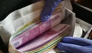 Pri 34-letniku našli in zasegli za skoraj 24 tisoč evrov ponarejenih bankovcev
