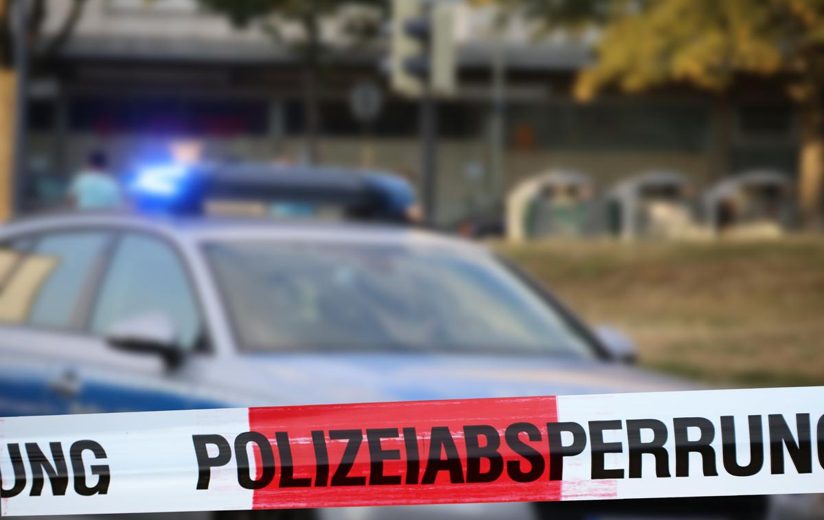 Avstrijska policija | Za zdaj sicer policija še ni podala podrobnosti o ozadju zločina oziroma o razmerju med osumljencema in žrtvijo, poroča avstrijska tiskovna agencija Apa. | Foto Getty Images