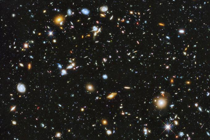 ... se bo vesolje razširilo tako zelo, da bodo vse galaksije onkraj naše lokalne skupine galaksij, v kateri je tudi Rimska cesta, prešle kozmično obzorje. To pomeni, da bodo tako daleč, da jih ne bo več mogoče videti.  | Foto: Reuters