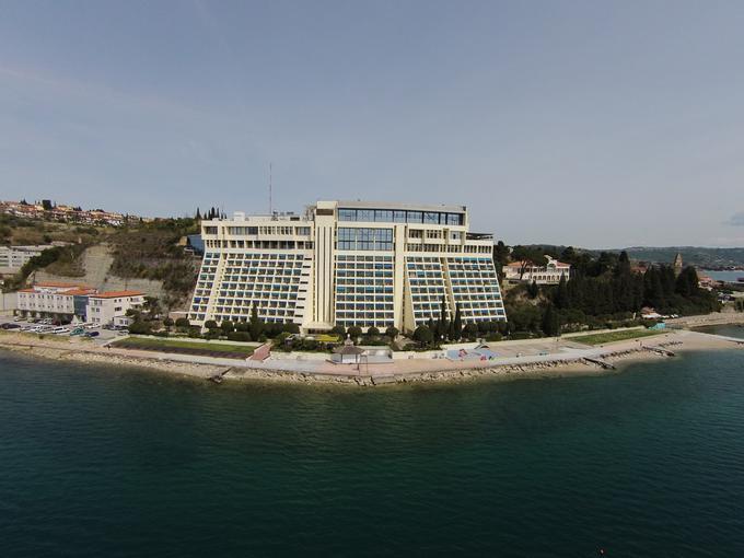 Družba Hoteli Bernardin se je poleti dogovarjala o prodaji turističnih kompleksov Salinera in San Simon z javnosti malo znanim slovensko-švicarskim poslovnežem Brunom Dugarjem. | Foto: STA ,