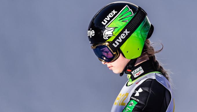 Nika Križnar je s prvim skokom Slovenijo popeljala na prvo mesto.  | Foto: Sportida