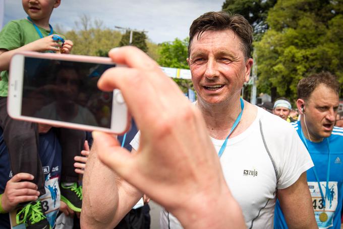 Predsednik Borut Pahor je polmaratonsko razdaljo pretekel s pomočjo protibolečinskih tablet, saj ga še vedno mučijo težave s hrbtom. | Foto: 
