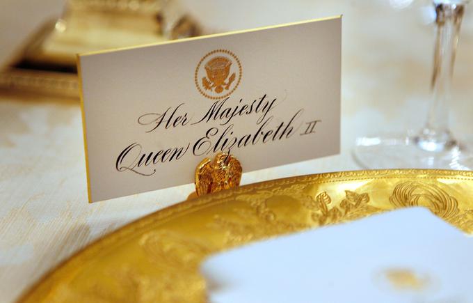 Zlati krožnik, na katerem kraljica za večerjo ne uživa ogljikovih hidratov. | Foto: 