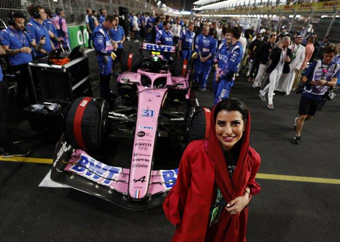 Aseel Al Hamad se je dolgo borila za "avtomobilske" pravice žensk v Savdski Arabiji. Kot prva ženska je postala članica upravnega odbora Savdske avtomobilske zveze.
 | Foto: Reuters