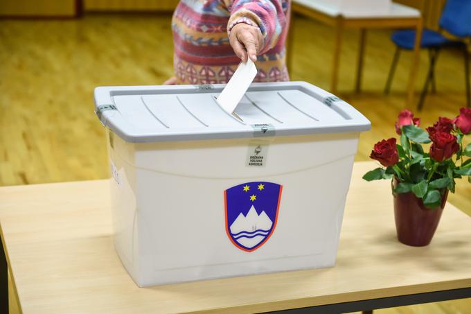 Kot pojasnjuje politologinja Alenka Krašovec, sta na upad volilne udeležbe v Sloveniji močno vplivala zmanjšanje zaupanja v politiko in demokracijo ter dvom o tem, da posameznik lahko vpliva na delovanje države. | Foto: STA ,