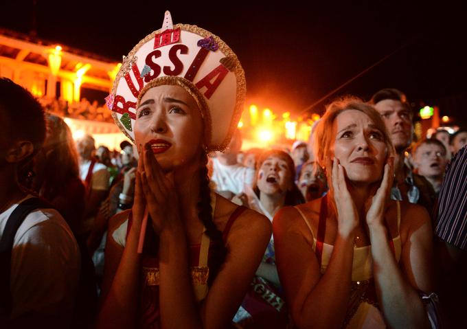 Ruski ljubitelji nogometa so zadnjič spremljali svoje ljubljence na tekmi proti članici evropske nogometne družine leta 2021, ko so izgubili na gostovanju v Splitu (0:1) s Hrvaško. Po tem so se na prijateljskih srečanjih merili le še s tekmeci iz Azije, Afrike in Karibov. | Foto: Reuters