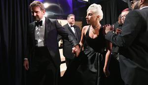 Bosta sveže samski Bradley Cooper in Lady Gaga vendarle pristala skupaj? #video