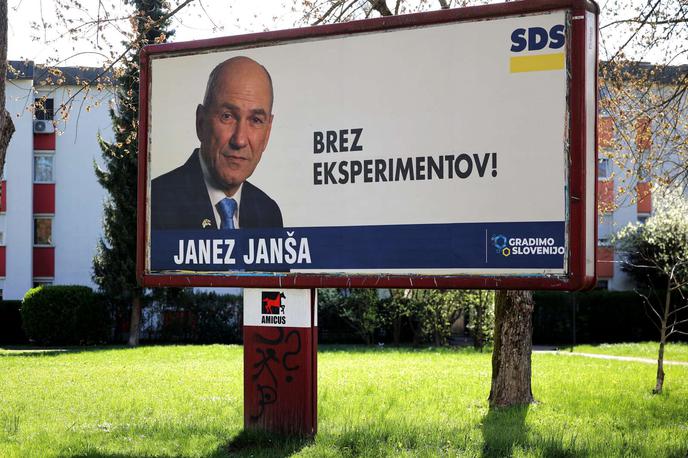 Plakat SDS |  SDS je za volilno kampanjo porabila 662.034,20 evra. | Foto STA