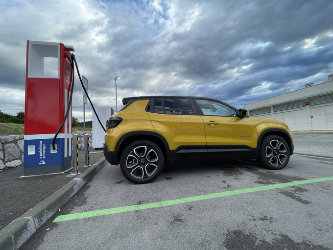 Jeep z električnim avengerjem ni prepričal kupcev, bolje gre bencinski različici. | Foto: Gregor Pavšič