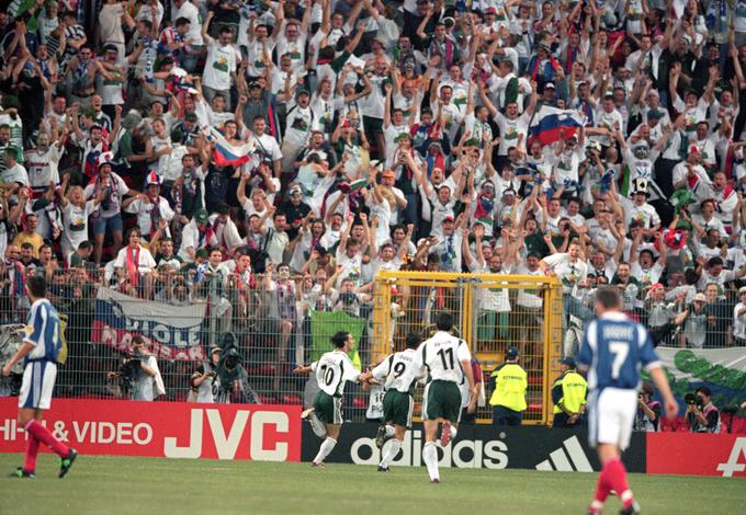 Slovenija je le dobro leto po remiju s Finsko nastopila na evropskem prvenstvu in ga odprla z razburljivim remijem proti ZR Jugoslaviji (3:3). | Foto: Guliverimage/Getty Images