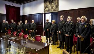 DZ sprejel sklep o začetku postopka za spremembo ustave glede imenovanja sodnikov