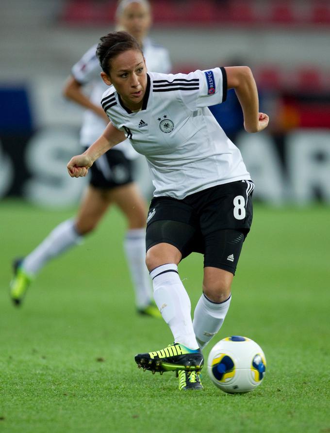 Nadine Kessler je z nemško reprezentanco leta 2013 osvojila naslov svetovnih prvakinj, leta 2014 pa je bila izbrana za najboljšo nogometašico sveta. | Foto: Sportida