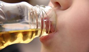 Sladki sokovi in tveganje za raka: že deci na dan je lahko preveč
