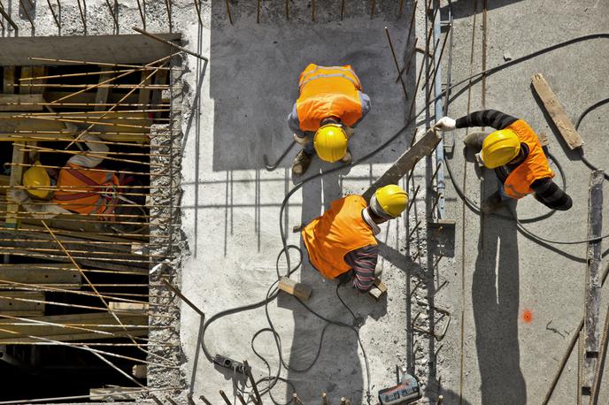 Varnost, delavci | V Sloveniji je bilo lani zabeleženih 19 smrtnih nezgod pri delu, 973 težjih in 13.551 lažjih nezgod. | Foto Shutterstock