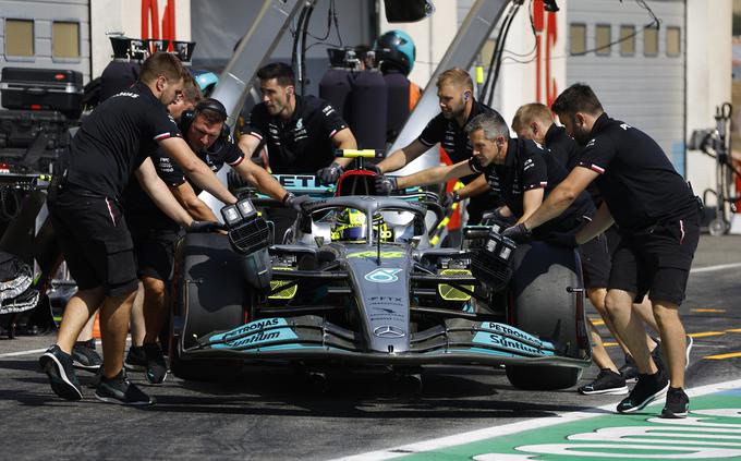 Zadnje štiri dirke je Hamilton z Mercedesom končal na stopničkah. | Foto: Reuters