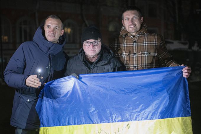 Z ameriškim astronavtom Scottom Kellyjem in ukrajinskim boksarjem Oleksandrom Usikom zbira denar za električne generatorje, s katerimi bodo poganjali ukrajinske bolnišnice.  | Foto: Guliverimage/Vladimir Fedorenko