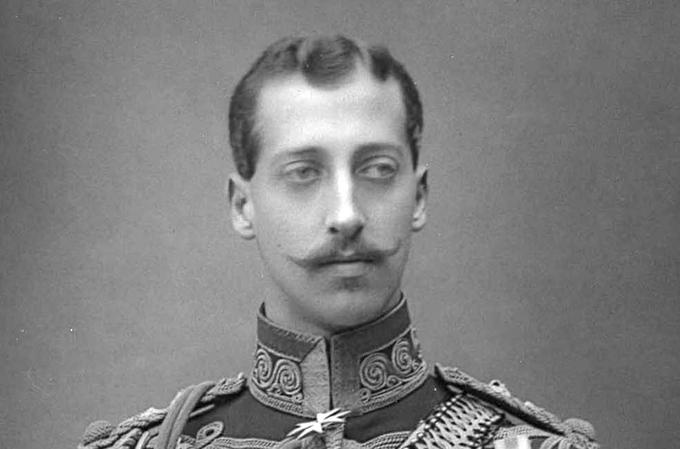 Princ Albert Victor, vnuk kraljice Viktorije, je umrl star komaj 28 let. Po njegovi smrti so se pojavile teorije zarote, da je bil razvpiti Jack Razparač oziroma da je bil povezan z umori. Dokazov za te teorije ni. | Foto: Thomas Hilmes/Wikimedia Commons