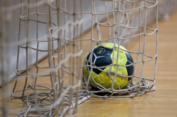 rokometna žoga | Krimovke so še stoodstotne. | Foto Matic Klanšek Velej/Sportida