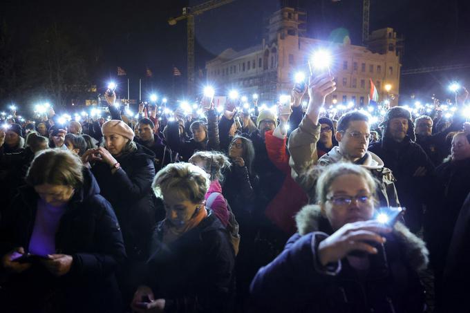 Protestniki v Budimpešti | Foto: Reuters