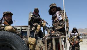Talibani nadaljujejo z zažiganjem glasbil