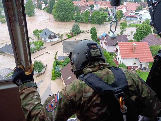 Pripadniki Slovenske vojske na pomoč priskočijo tudi v primeru naravnih nesreč. Tako so lani v skladu z aktiviranim Državnim načrtom zaščite in reševanja ob poplavah že od 4. avgusta 2023 sodelovali pri reševanju in odpravi posledic poplav in plazov. | Foto: Slovenska vojska