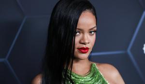 Noseča Rihanna na naslovnici Vogua: Ne bom nosila nosečniških oblačil