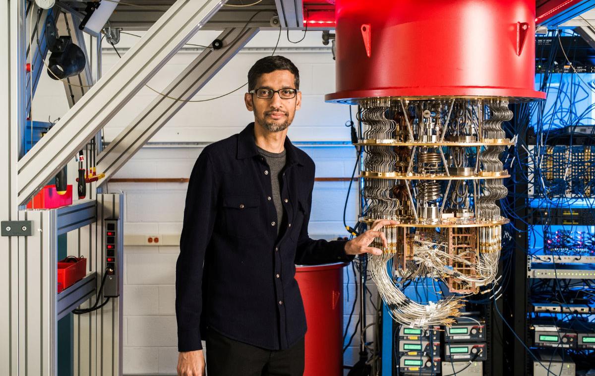 Kvantni računalnik Google | Direktor Googla Sundar Pichai je preizkus kvantnega računalnika Sycamore primerjal s poletom prve rakete v vesolje. Ta sam po sebi ni dosegel ničesar praktičnega, je pa človeštvo z njim vstopilo v vesoljsko dobo.  | Foto Reuters