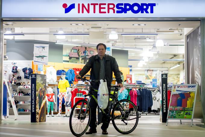 Andrej je Intersport zapustil z novim kolesom, čelado, rokavičkami in kolesarskim dresom. | Foto: Peter Kastelic