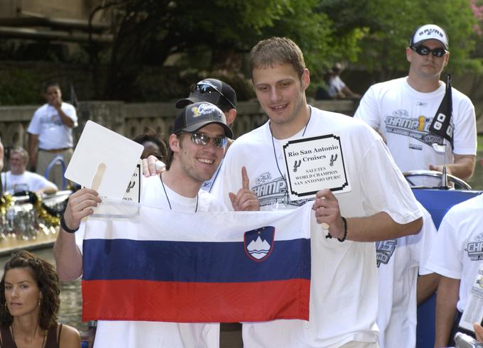 Beno Udrih in Rašo Nesterović sta kot prva Slovenca osvojila ligo NBA - zgodilo se je leta 2005. | Foto: Getty Images