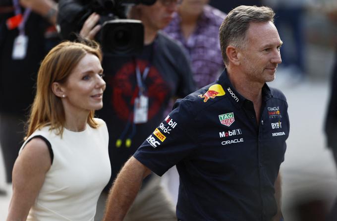 Šef Red Bullove ekipe Christian Horner na štartni vrsti skupaj s svojo ženo, nekdanjo "spajsico" Geri Halliwell. Očitno mu žena zaupa in verjame, da so obtožbe o spolnem nadlegovanju ene od sodelavk v Red Buloovi ekip res neresnične. | Foto: Reuters