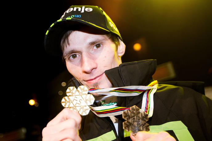 Robert Kranjec | Robert Kranjec in medalja s svetovnega prvenstva v poletih iz leta 2012. V Vikersundu je spisal posebno poglavje zgodovine slovenskega skakanja. | Foto Vid Ponikvar