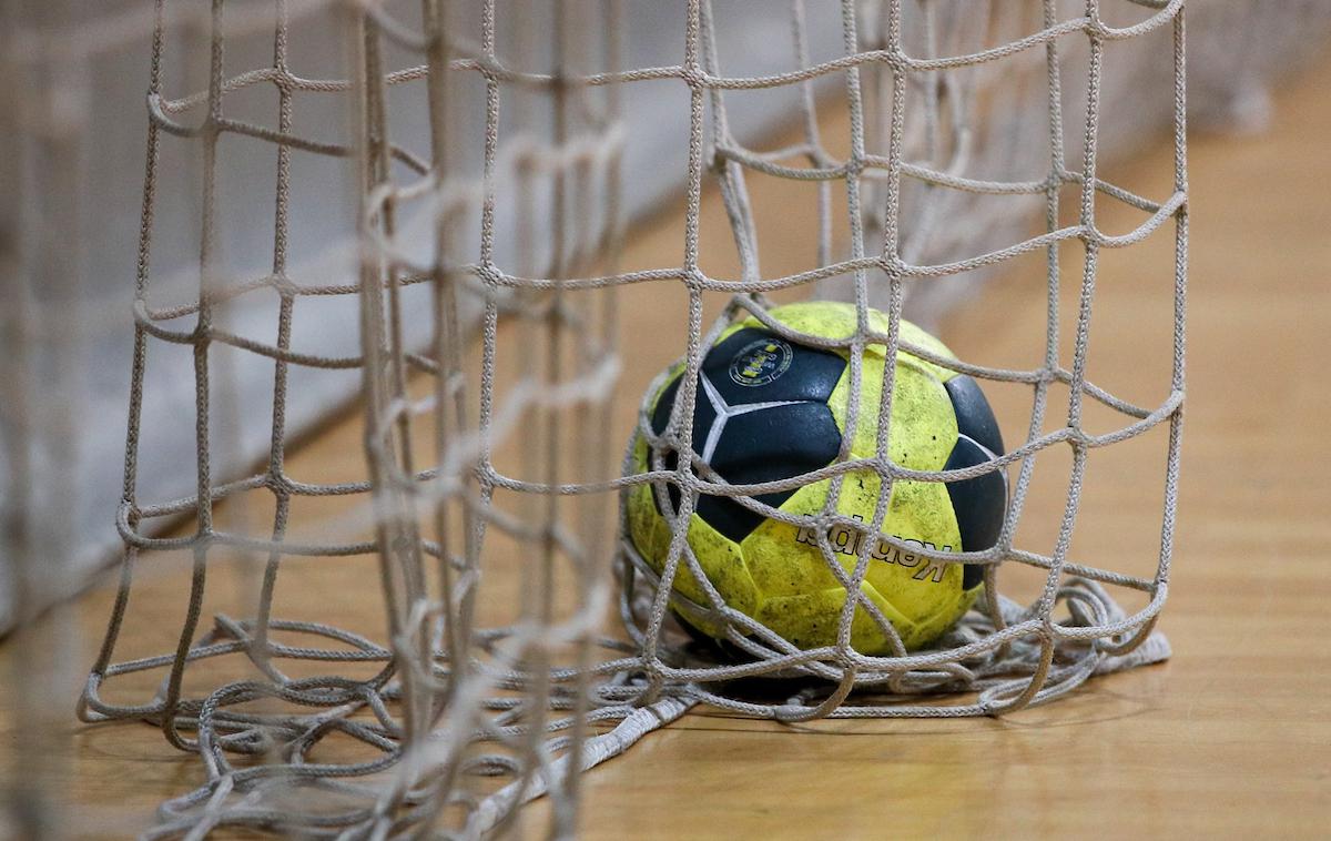 rokometna žoga | Krimovke so še stoodstotne. | Foto Matic Klanšek Velej/Sportida