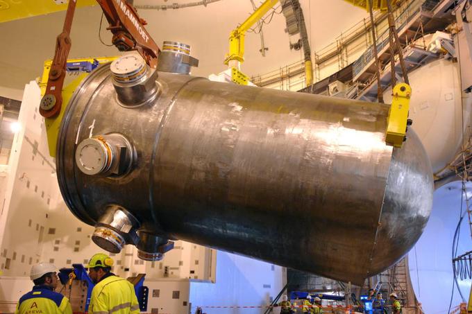 Reaktorska posoda je velika kovinska kapsula, v kateri so radioaktivno jedro reaktorja, kontrolne palice za nadzor temperature in hladilna tekočina. | Foto: 