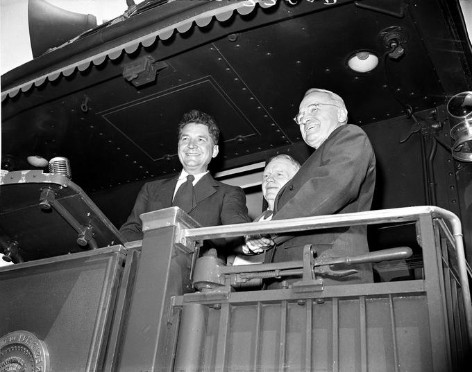 Lausche (na sliki levo) leta 1948 v družbi ameriškega predsednika Harryja S. Trumana (desno) in demokratskega politika Alberta A. Horstmana (na sredini) | Foto: Guliverimage/AP